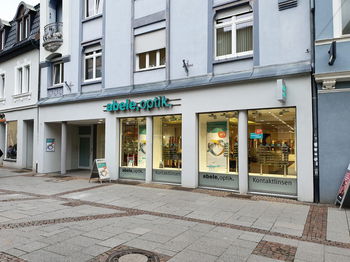 Das Bild zeigt den Eingang unserer Filiale in Offenburg.